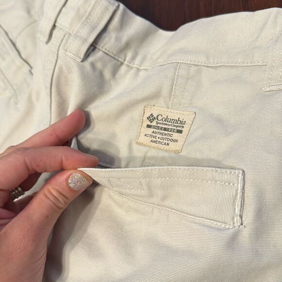 Columbia Light Cream Cargo Utility Shorts Men’s US Waist 34 Inseam 10” - Picture 3 of 7